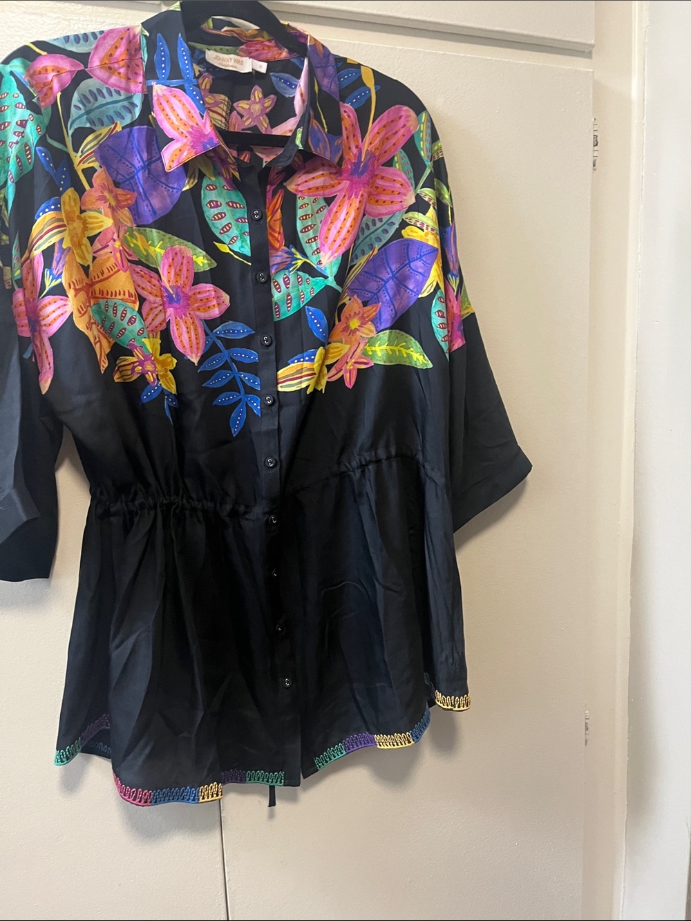 NWOT Johnny Was Black Button-Front Tunic with Vibrant Floral Print sz S